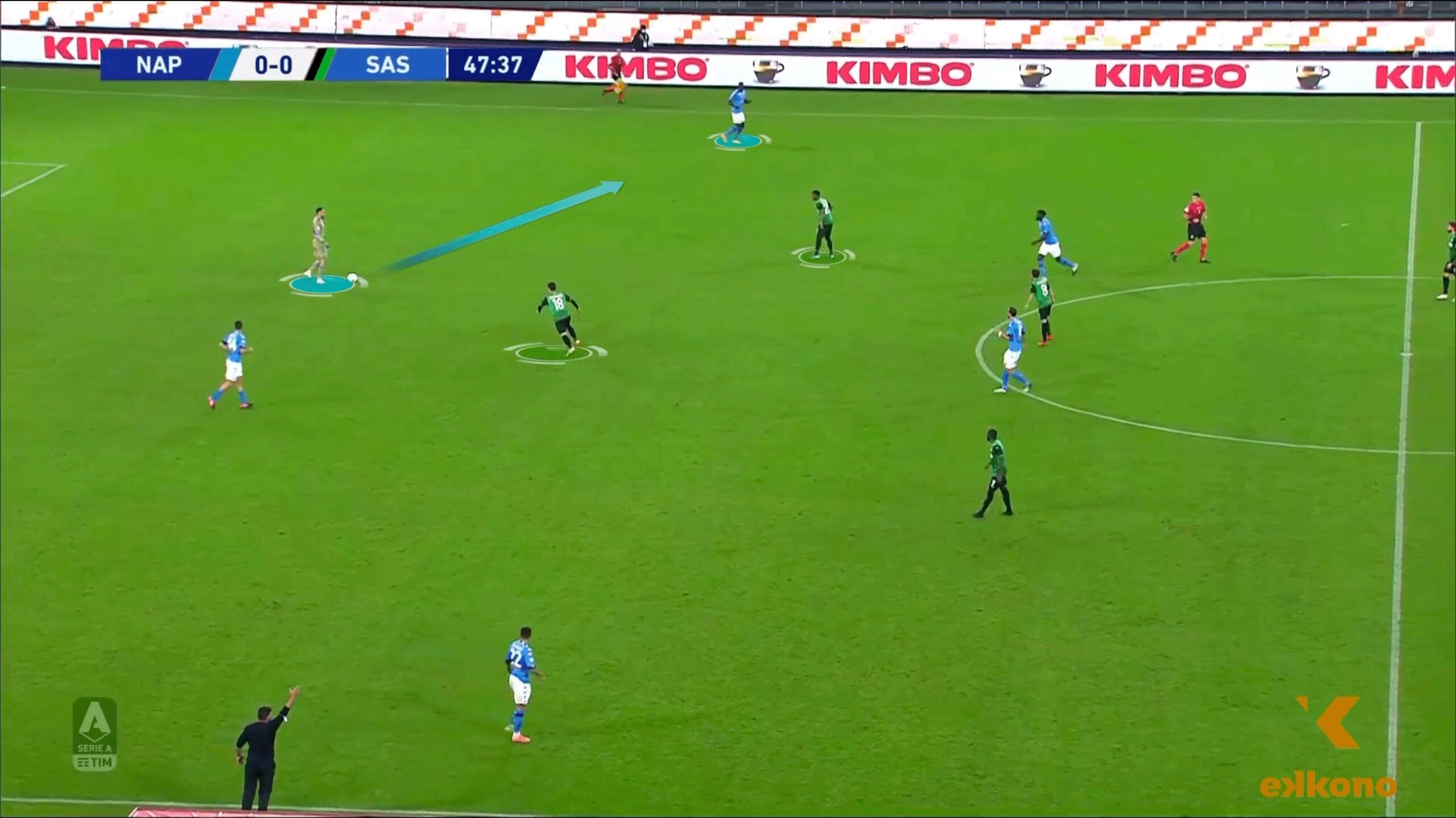 Ospina progresses with the ball and gain time. It gives Koulibaly a chance to relocate and find a better attacking position.